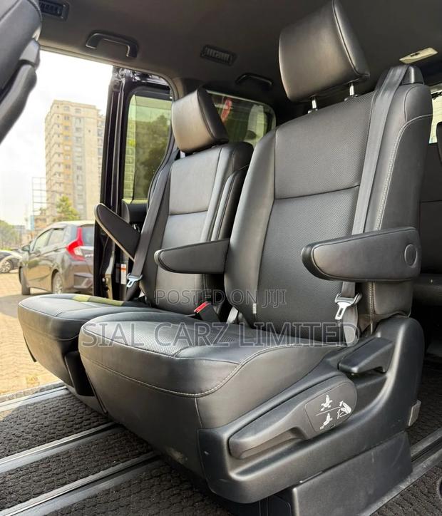 Toyota Esquire 2019 Gray
