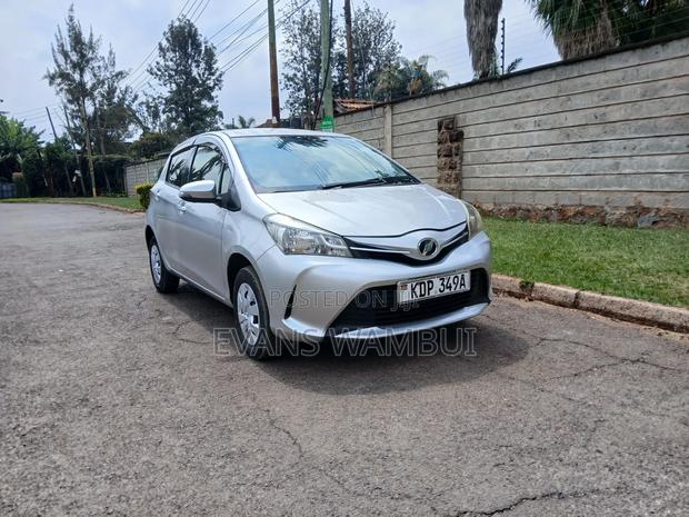 Toyota Vitz 2015 Silver