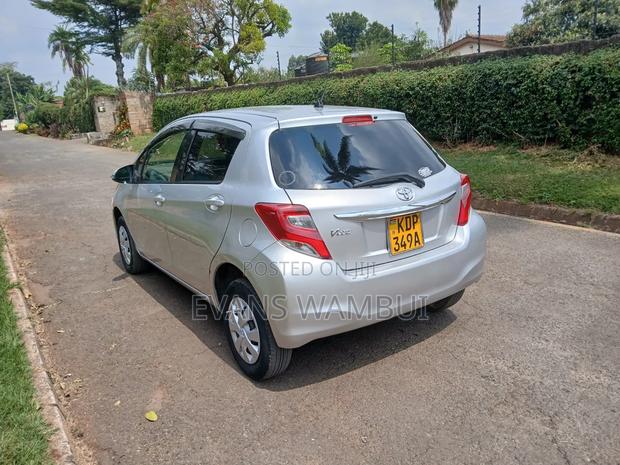 Toyota Vitz 2015 Silver