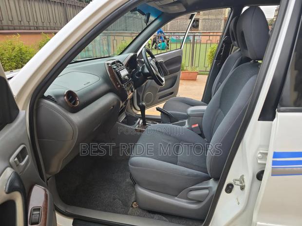 Toyota RAV4 2002 White