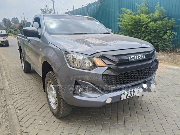 Isuzu D-MAX 2025 Gray