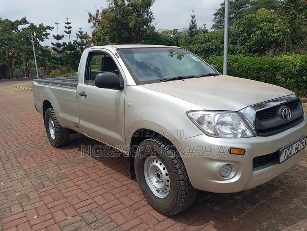 Toyota Hilux 2011 Silver
