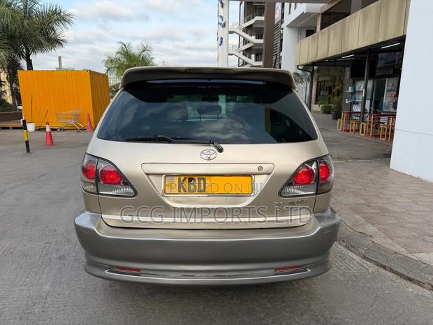Toyota Harrier 2001 Silver