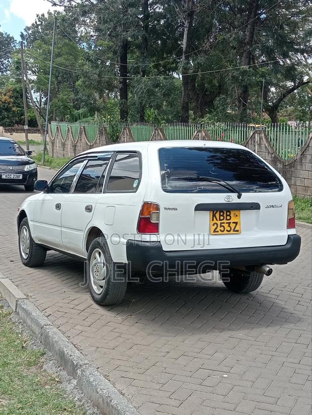 Toyota Corolla 2002 White