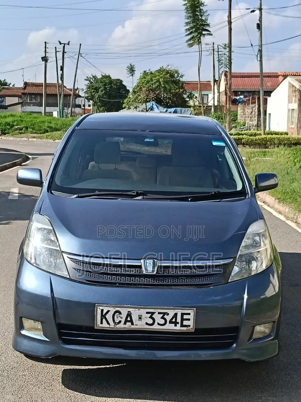Toyota ISIS 2008 Gray