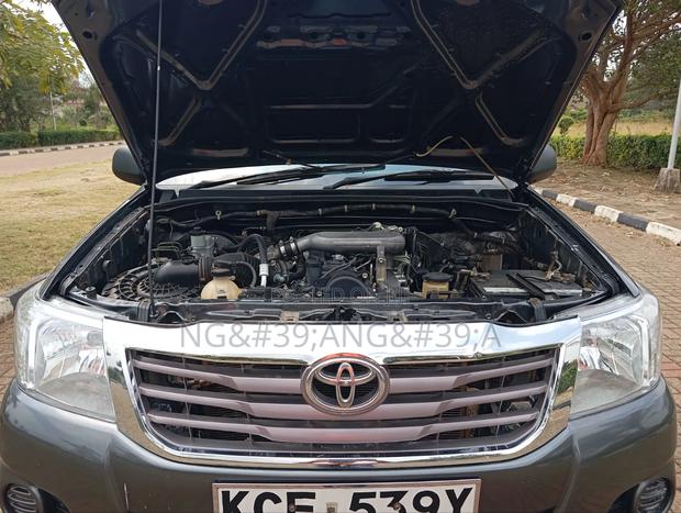 Toyota Hilux 2015 Gray