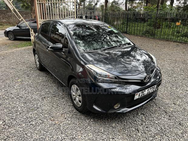 Toyota Vitz 1.3 FWD 5dr 2014 Gray