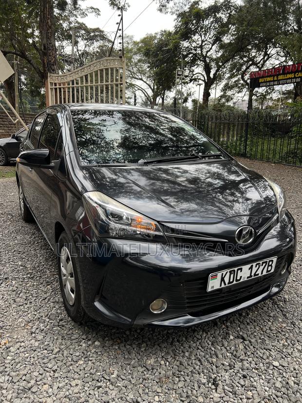 Toyota Vitz 1.3 FWD 5dr 2014 Gray