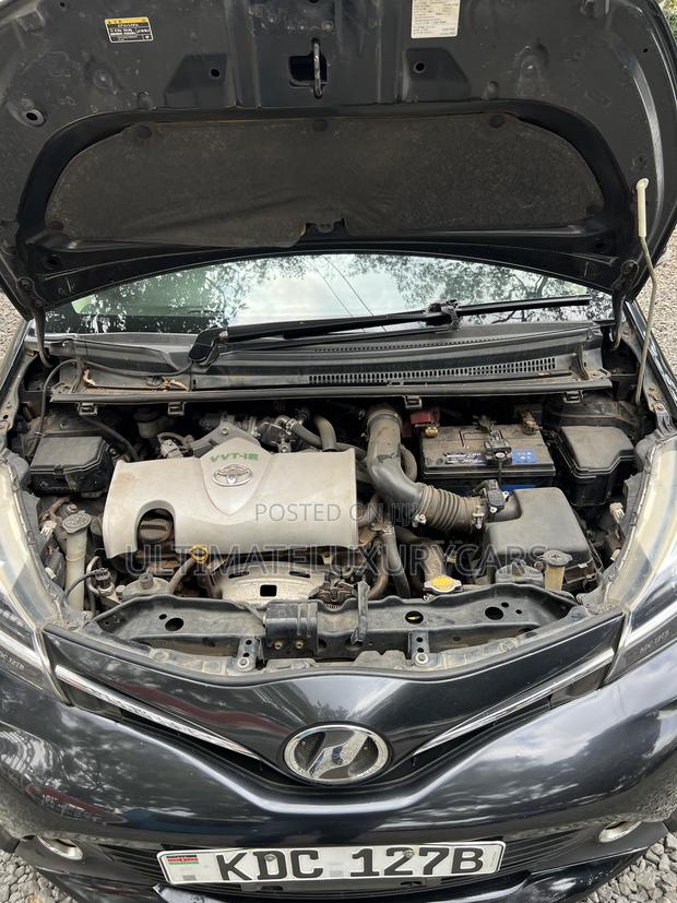 Toyota Vitz 1.3 FWD 5dr 2014 Gray