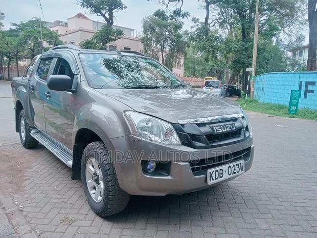Isuzu D-MAX 2022 Gray