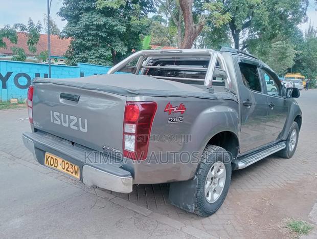 Isuzu D-MAX 2022 Gray