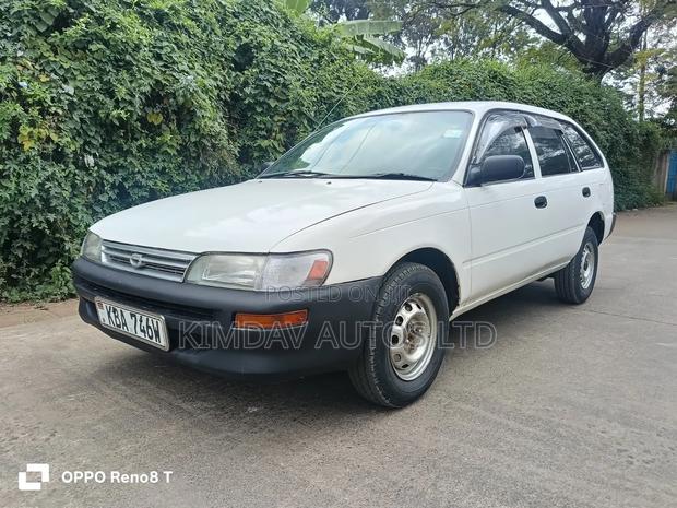 Toyota Corolla 2000 White