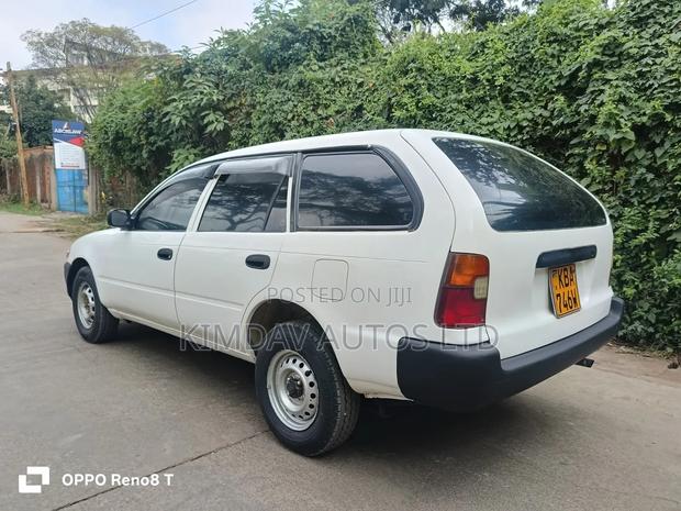 Toyota Corolla 2000 White