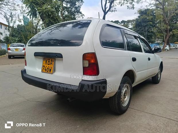 Toyota Corolla 2000 White