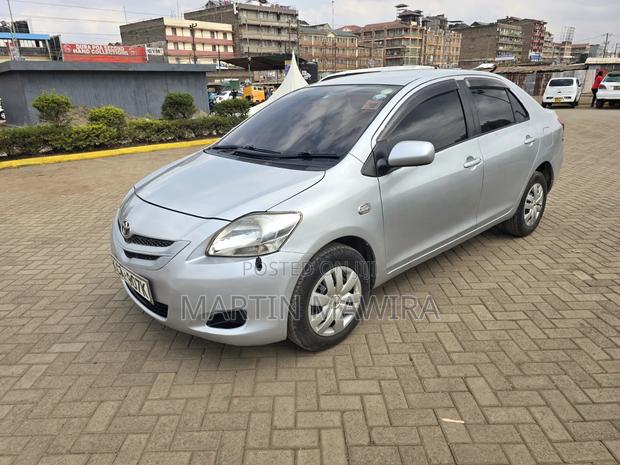 Toyota Belta 2009 Silver