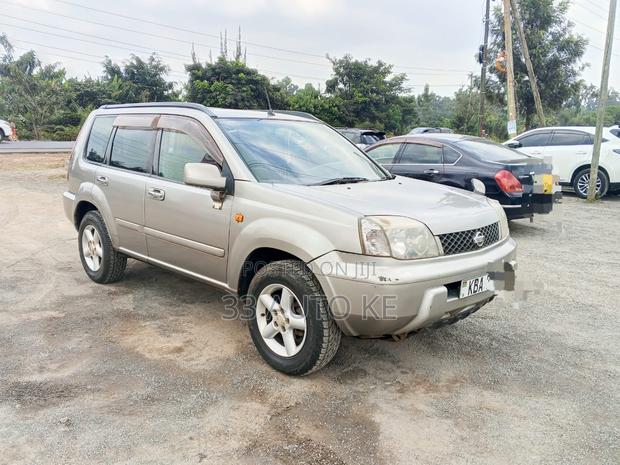 Nissan X-Trail 2000 Gray
