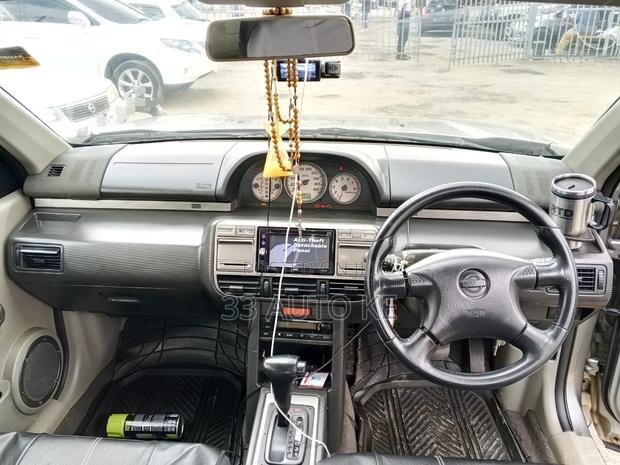 Nissan X-Trail 2000 Gray