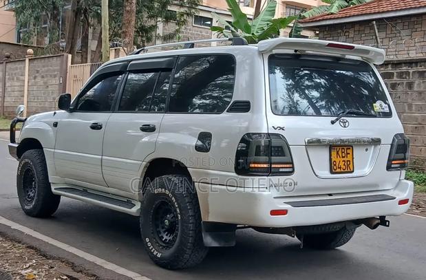 Toyota Land Cruiser 2004 White