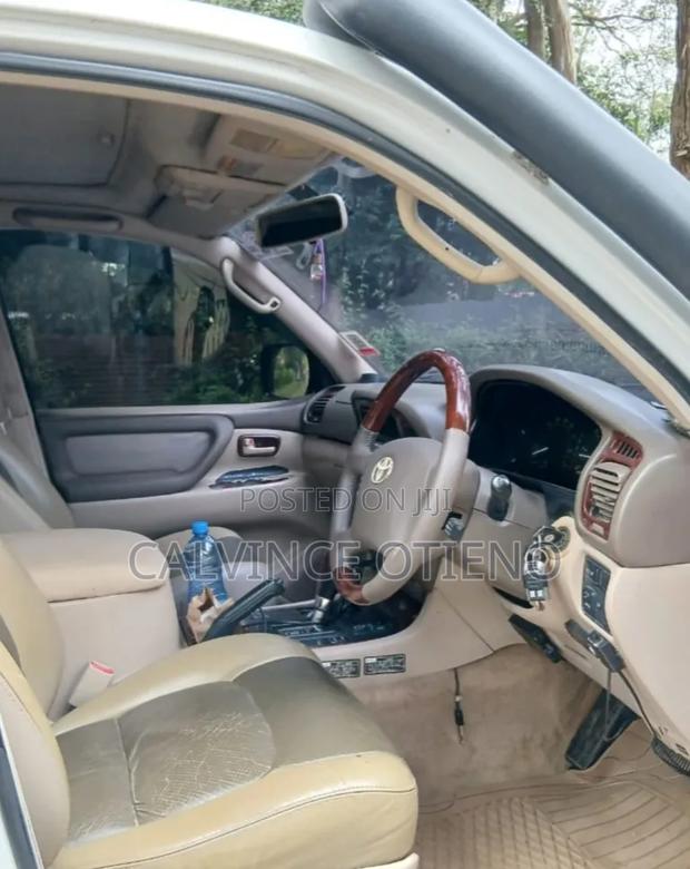 Toyota Land Cruiser 2004 White