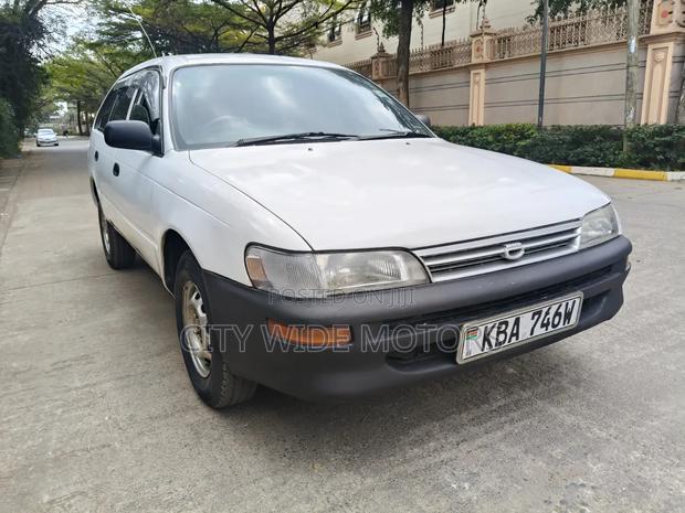 Toyota Corolla 2000 White