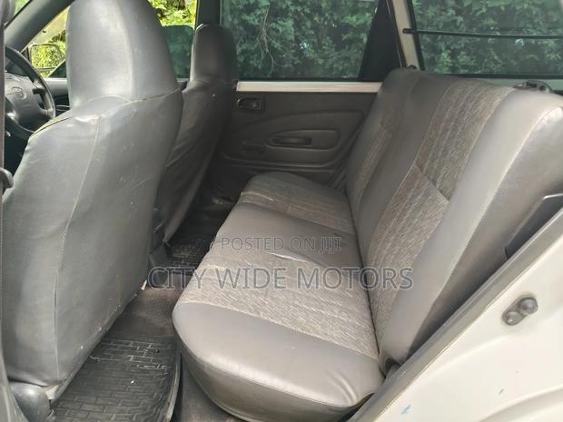 Toyota Corolla 2000 White