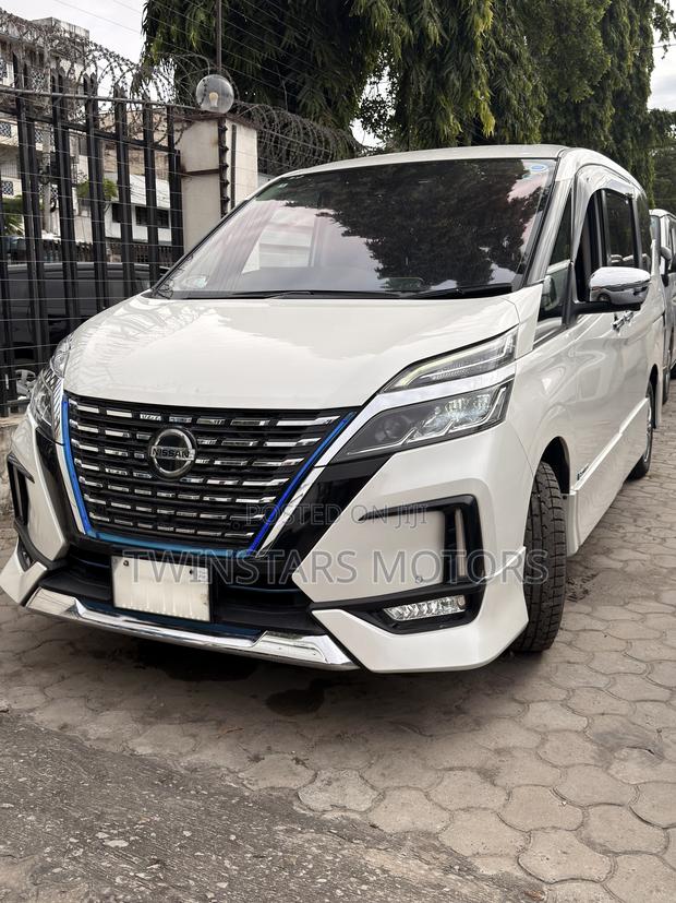 Nissan Serena 2021 White