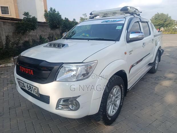 Toyota Hilux 2013 White