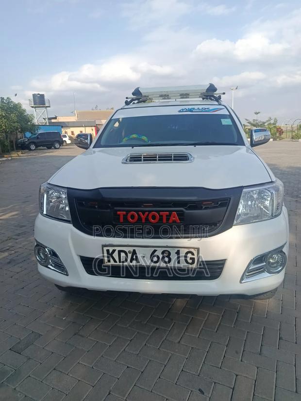 Toyota Hilux 2013 White