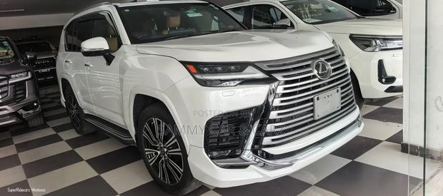 Lexus LX 2022 White