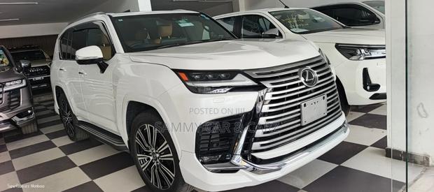 Lexus LX 2022 White