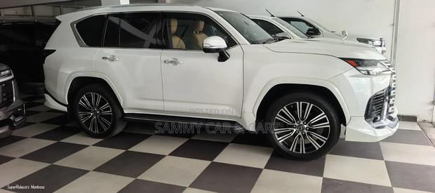 Lexus LX 2022 White