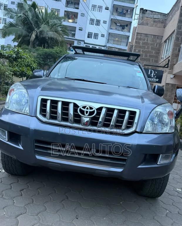 Toyota Land Cruiser 2005 Gray