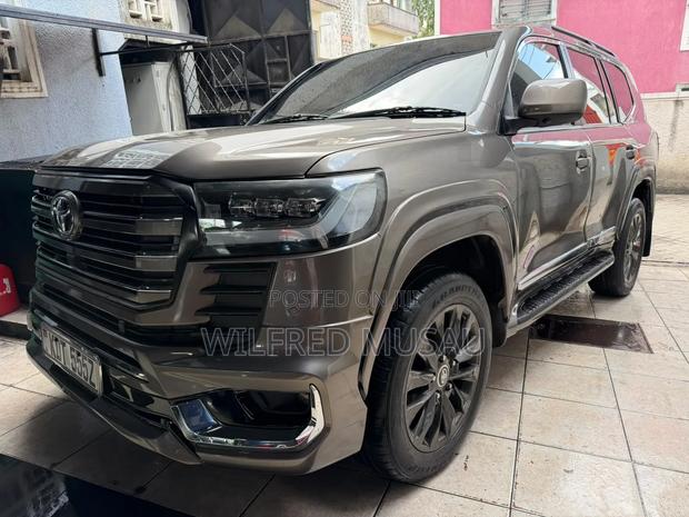 Toyota Land Cruiser 2010 Gold