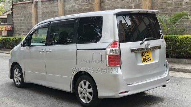 Toyota Noah 2008 Silver