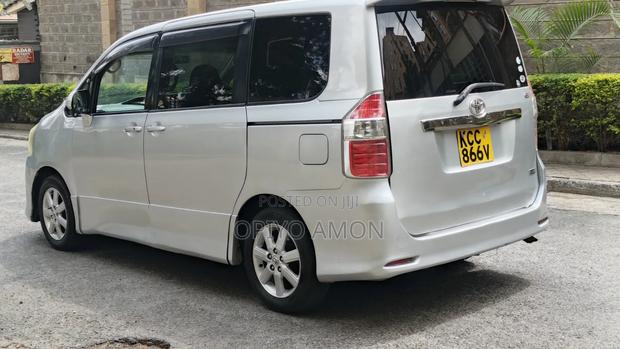 Toyota Noah 2008 Silver