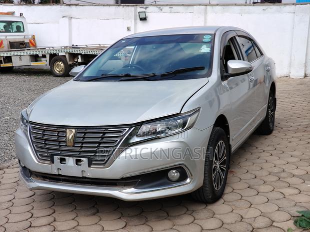 Toyota Premio 2017 Silver