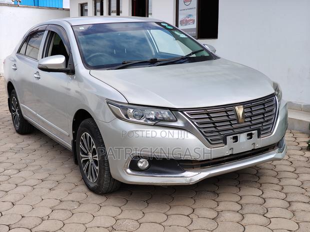 Toyota Premio 2017 Silver