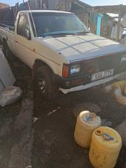 Nissan Pick-Up 2000 White for sale