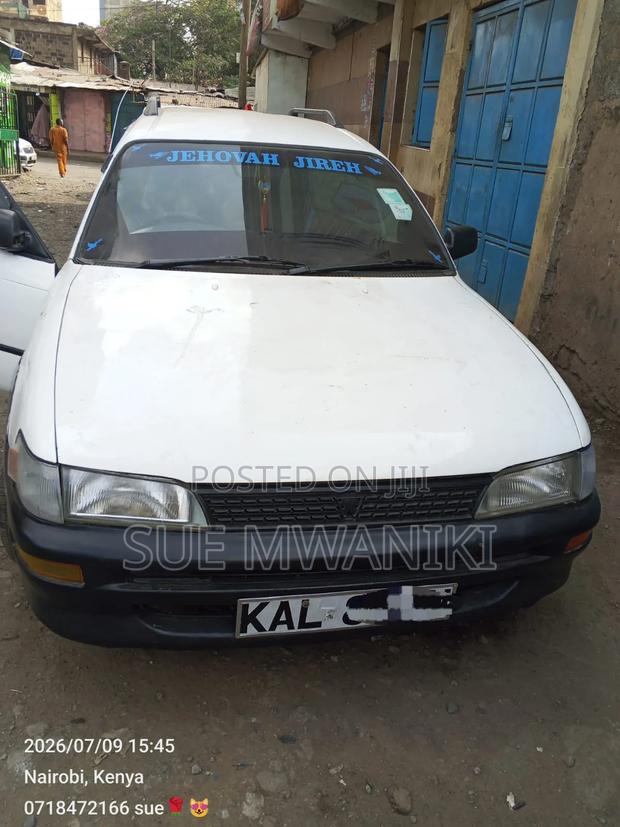 Toyota Corolla 2001 White