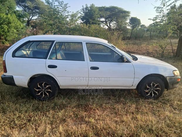 Toyota Corolla 2002 White
