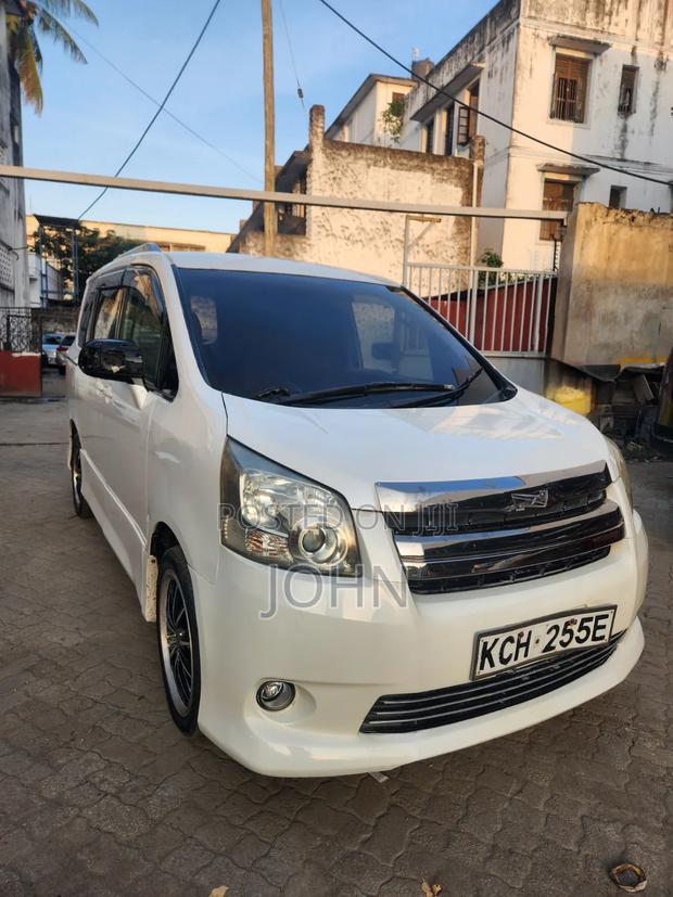 Toyota Noah 2008 Pearl