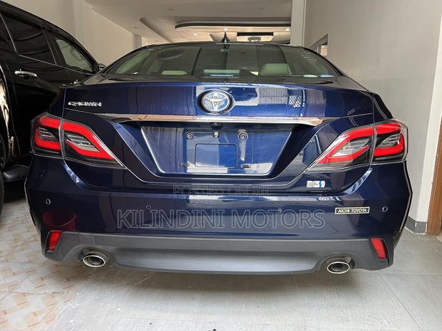 Toyota Crown 2019 Blue