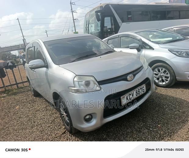 Toyota Sienta 2013 Silver