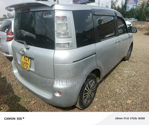 Toyota Sienta 2013 Silver