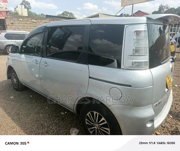 Toyota Sienta 2013 Silver