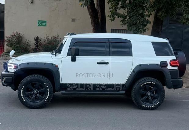 Toyota FJ Cruiser 2014 White