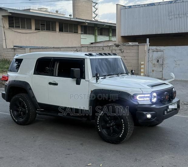 Toyota FJ Cruiser 2014 White