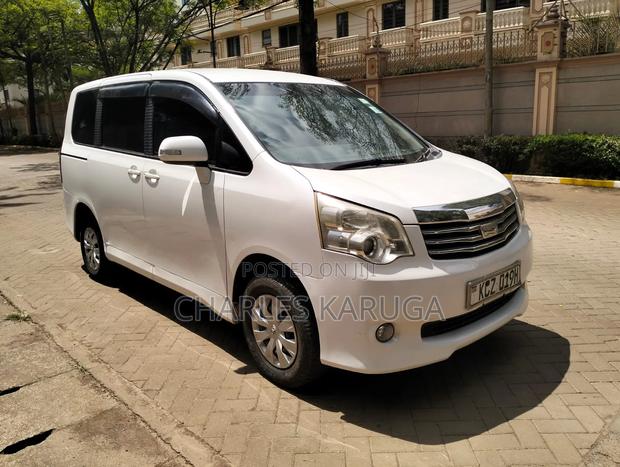 Toyota Noah 2013 White