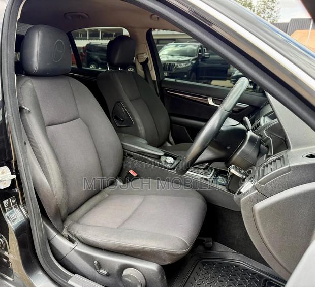 Mercedes-Benz C180 2010 Black