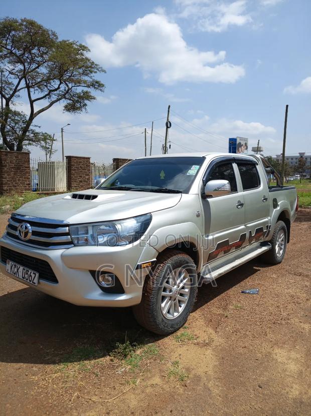 Toyota Hilux 2011 Beige